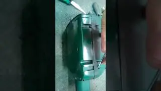 Come aprire un folletto della vecchia serie VK 120/121/122 per poter effettuare una manutenzione?