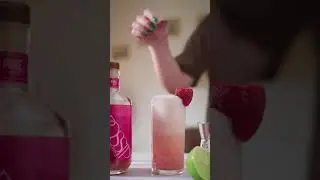 CROSSIP Strawberry Fizz - Cocktail Recipe #shorts