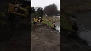 #excavator #engcon #caterpillar #cat #heavyequipment #kratekoperator