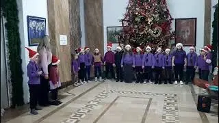 Elevi de la Ṣ̌coala Gimnazială Nr. 18, cu colinda la 