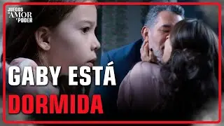 Gaby ve a su mamá besándose con otro hombre | Juegos de Amor y Poder 4/4 | Capítulo 15