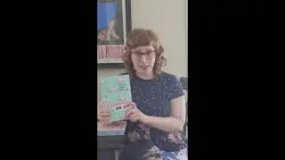 Rachel Lynn Solomon fort&aelig;ller om sin roman 'Eksk&aelig;rester on air'.
