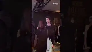 #YANAN while waiting for his turn at the red carpet #kpopidol #pentagon #SOHUFashionAwards