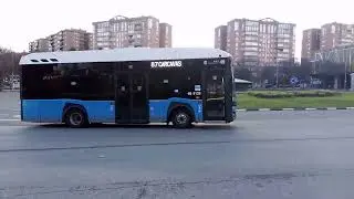 Autobuses por la glorieta Mar de Cristal (Madrid).