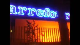 en er CaRrEfOuR asiendo cosicas GUAYS O SHULIS con mi MARAVILLOSA voz...