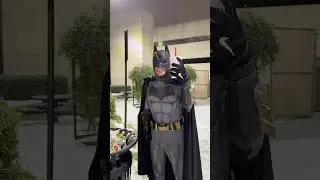 BATMAN: When it&rsquo;s WINDY in Gotham 😭 #batman #shorts