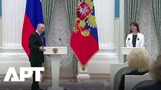 &ldquo;I Can&rsquo;t Even Pronounce It&rdquo;: Watch Moment as Putin Jokes With Young Scientists at Award Ceremony
