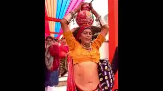 सुशीला किन्नर ने दुग्ध भर कलेश को लेकर गौ घाट पर जा कर विसर्जन किया 