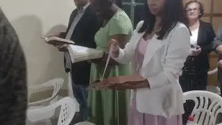 Igreja assembl&eacute;ia de Deus de Manduri SP louvando a harpa 