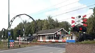 Spoorwegovergang Hollandsche Rading // Dutch Railroad Crossing