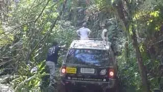 Trilhao Joinville 2013 - cheroka com tra&ccedil;ao quebrada tentando subir