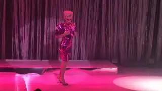 Dallas Dellaforce does 80s glamour at The Sydney Opera House For 