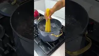 Pls stop.You&rsquo;ve been cooking spaghetti the wrong way. #shortsafrica #100daysytshorts #shorts