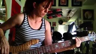 3 finger right hand bass playing