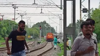 Silly People Running Front of 10hr 38min Late Running Speedy train | 09331 KCVL~INDB Spl Express ll