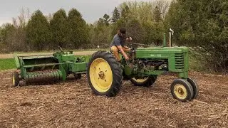 John Deere 2 Cylinder Baling Corn Stalk Bales In The Rain (John Deere B and 14T Baler)