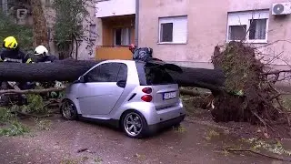 Olujno nevrijeme poharalo Mostar, veliki broj oštećenih vozila
