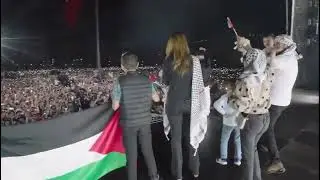 180000 people in Mexico City cheer on Palestine with rapper Residente