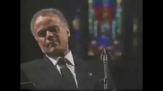 11 Turn the World Around - Harry Belafonte (Jim Henson's Memorial Service)