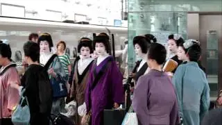 Geiko and maiko (aka geisha) at Kyoto Station (July 2011)