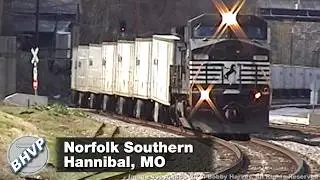 My one time filming an NS RoadRailer train - Hannibal, MO 4/15/07