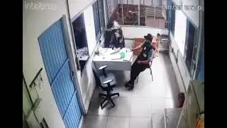 VIGILANTE DISTRA&Iacute;DO &Eacute; RENDIDO E TEM ARMA ROUBADA