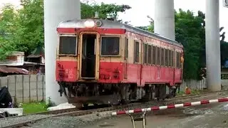 PNR KiHa 52-122 ( キハ 52-122 ) Orange passing Sangandaan Crossing