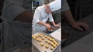 Макарон Роше. Приготовила в школе Le Cordon Bleu. #рудакова #macaron #кондитер #cakedecorating