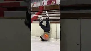 DAS PASSIERT WENN EISL&Auml;UER DAS EIS BETRETEN😱⛸️🏒 #eislaufen #eishockey #challenge