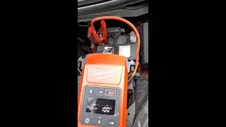 Up to 70 jumps per charge on a M18&trade; REDLITHIUM&trade; 5.0Ah Battery - M18&trade; HOTSHOT Jump Starter 2,000 A