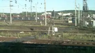 ENTREE EN GARE DE CREIL VERS PARIS : VUE DU MATERIEL SUR PLACE.