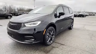 2026 Chrysler Pacifica Limited Clinton Township, Richmond, Warren, Sterling Heights, Center Line