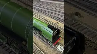 Hornby LNER Gresley P2 #2002 'Earl Marischal' With Steam Generator Fires Up