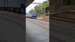 Loud honker WAG12B Goes Crazy with BCNA Crossing Navsari at full speed 🚅