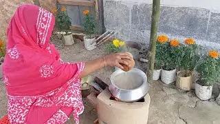 মাটির চুলায় গ্রামীণভাবে ঝাল ঝাল কক মুরগির মাংস 🐓সাথে পোলাও রান্না🍚🍗🫕😋।। village life with Fatiha 
