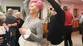 POZNAŁEM JĄ POD JAWOREM kazała mi przyjść wieczorem nostalgiczny utwór Kapeli Stąporkowskiej