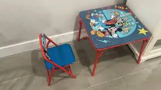 Набор игровых столов &laquo;Микки Маус-младший&raquo; с 1 стулом