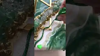 Beautiful resin clock using Apex Resin - 20% off this weekend 💚 #resinclock #resinart #epoxy