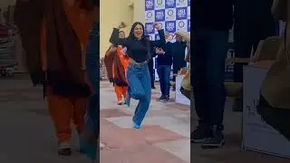 Satinder Sartaj and Neeru Bajwa dance in university #neerubajwa #satindersartaaj #kalijotta