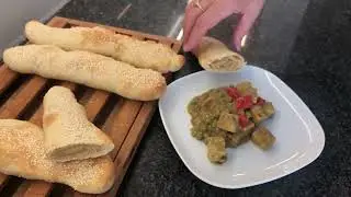 Vegan malai tofu with sesame puff pastry bread - Veg&aacute;n malai tofu szez&aacute;mos leveles keny&eacute;rrel