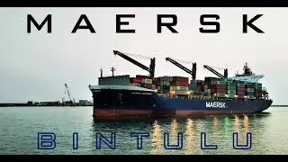 MAERSK BINTULU - 2800+ TEU class of MAERSK into Kaohsiung Harbor