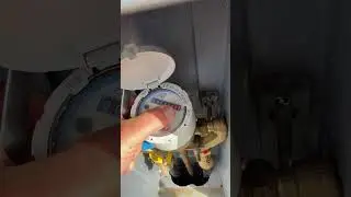 Je paie 450 euros d&rsquo;eau tous les trois mois!!!! o&ugrave; est le probl&egrave;me! J&rsquo;ai peut-&ecirc;tre une fuite chez