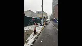 Представьте, что вы бездомный и находитесь в снежной буре.