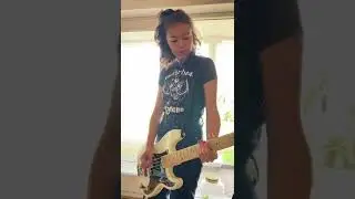 Rose gets her Dee Dee on.