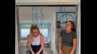 Wedgie girl paraken 