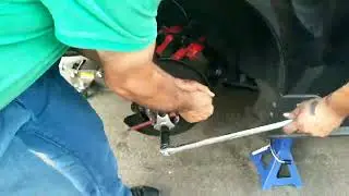 Rear Hub Removal on BRZ using a Hub Puller because of Rust