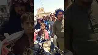 Curious People Every Where 🤪🛵😝