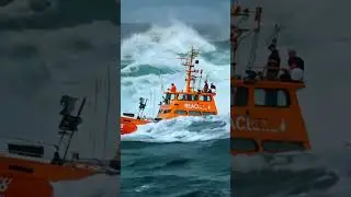 How Did This Rescue Boat Survive the Rough Seas? #rescueboat  #scaryocean #roughseas