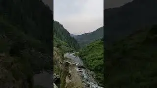 Pabbar river, pine trees and landslides on our way to Janglik