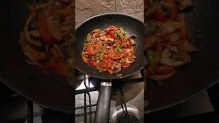 5 Minute Stirfry- Peppers, Onions & Mushrooms #quickrecipe #stirfry #pepper #mushroom #indianfood